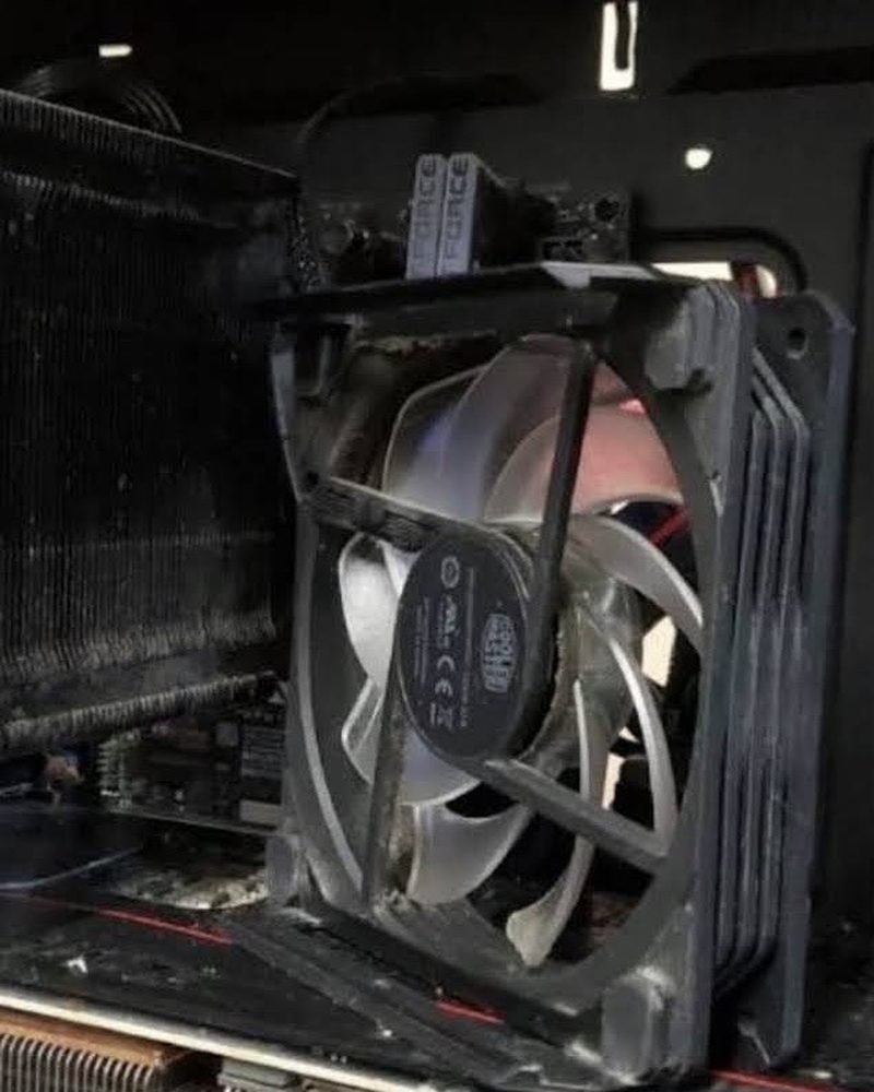 Graphics card fan and heatsink after cleaning