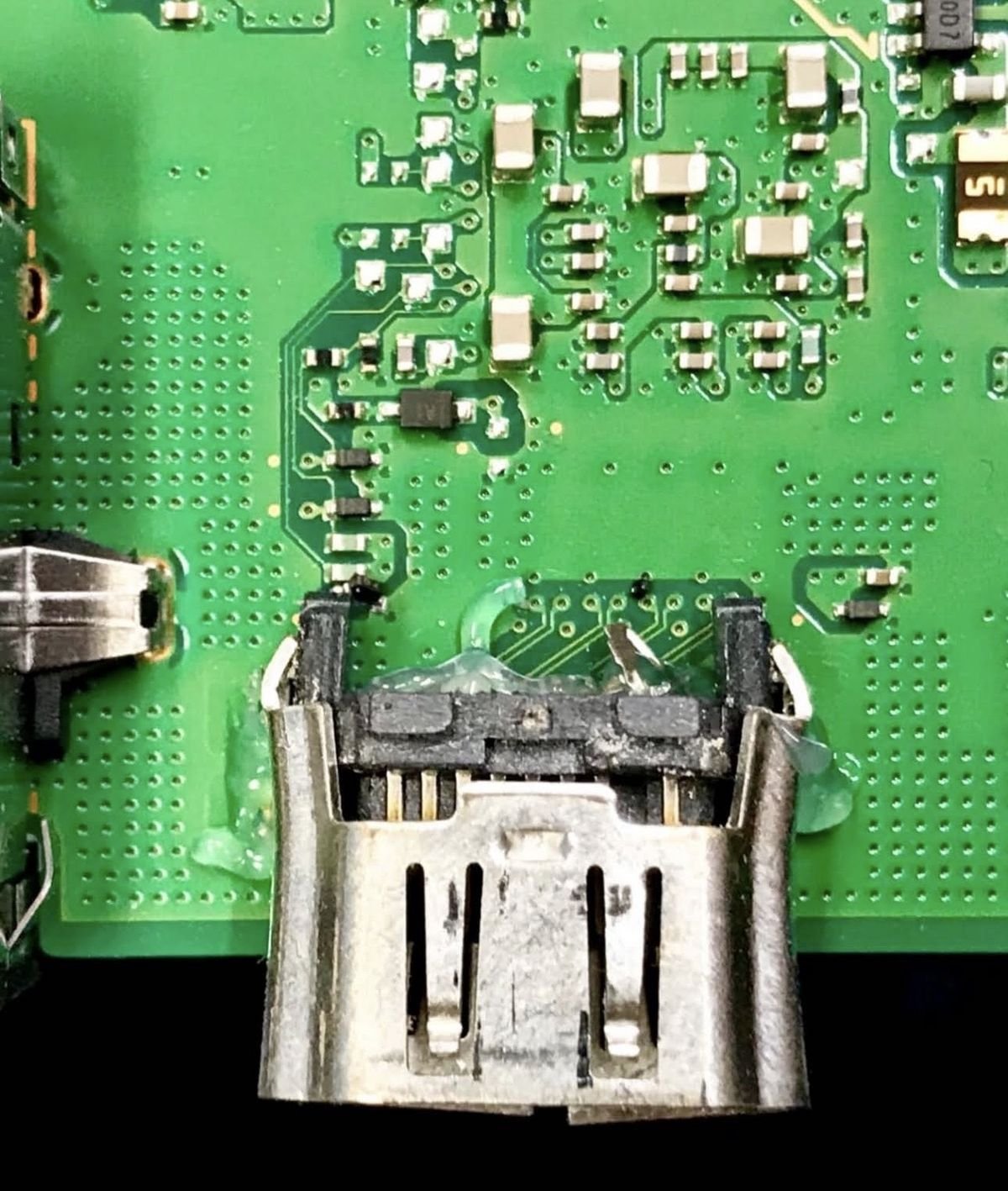 Console HDMI port under inspection